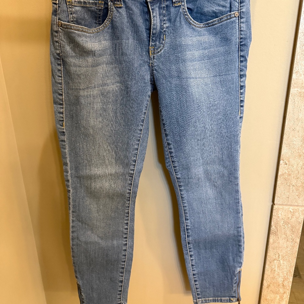 Cabi 6 La Jolla Ankle Zip Denim Jeans